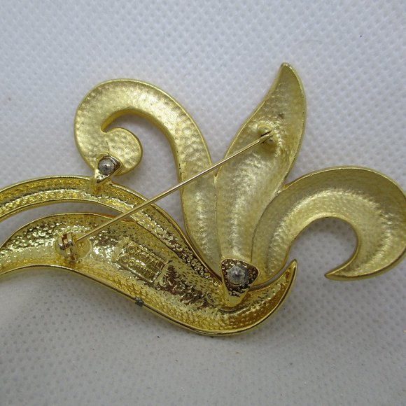 Large Casual Corner Swirl Brooch - Picture 4 of 5